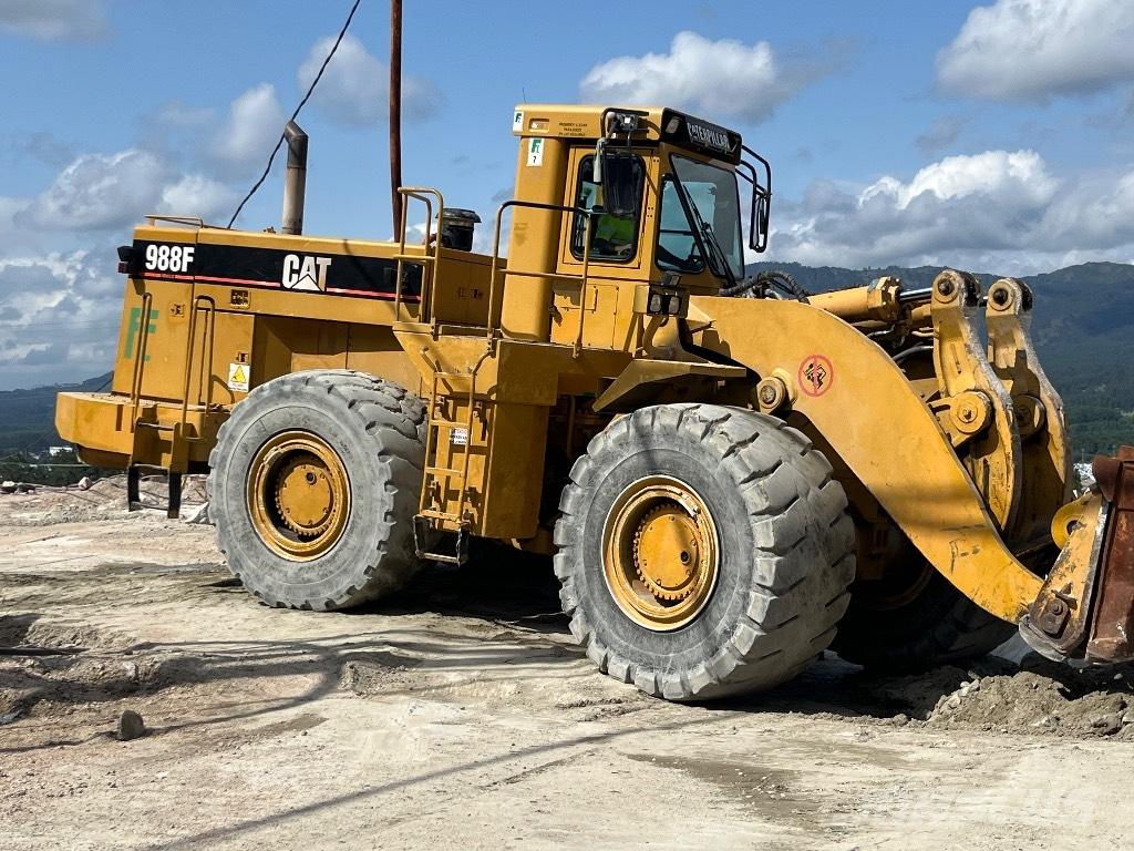 CAT 988 F II Kolové nakladače