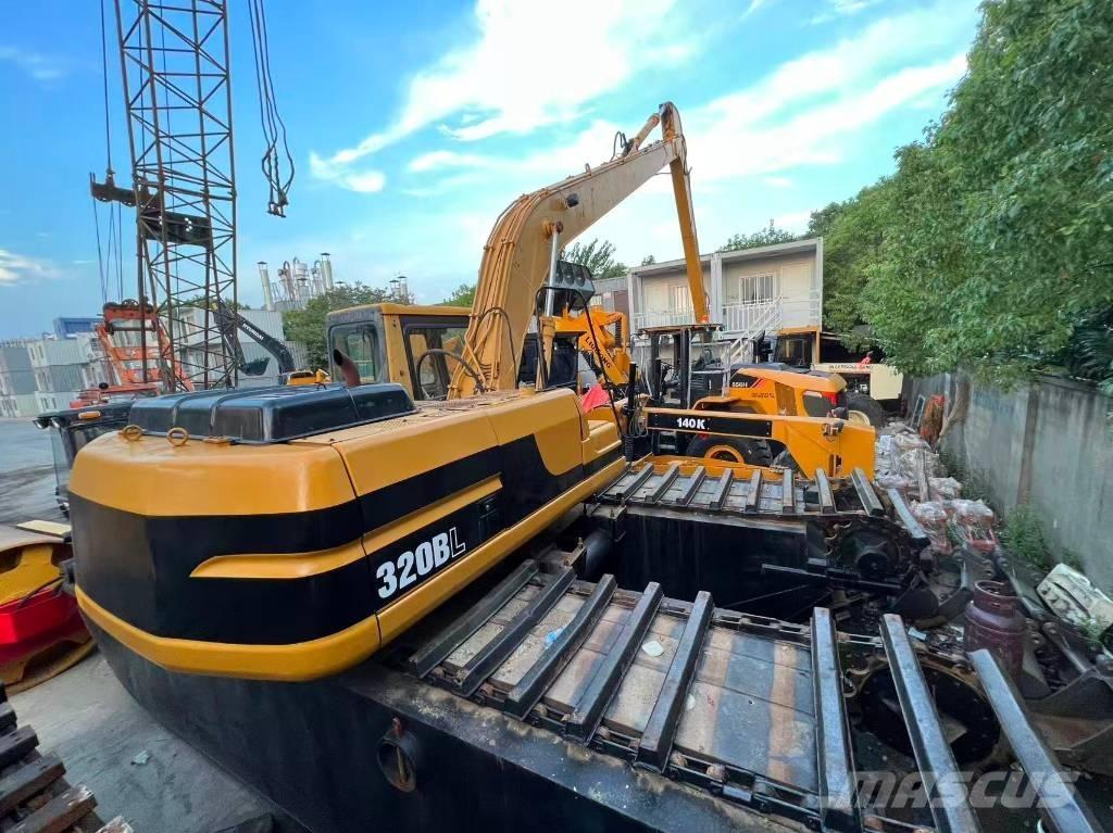 CAT 320 B L Obojživelná rypadla