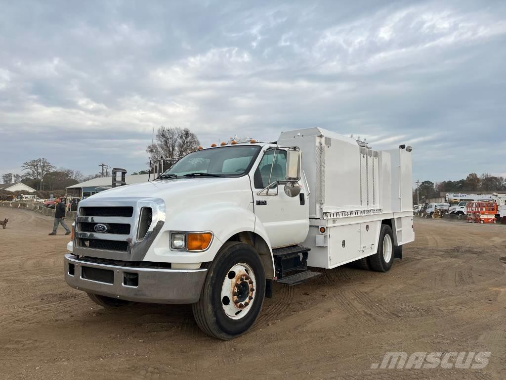 Ford F 650 XLT Cisternové vozy