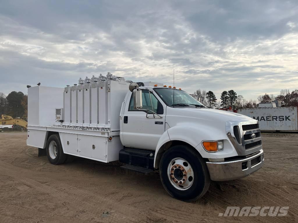 Ford F 650 XLT Cisternové vozy
