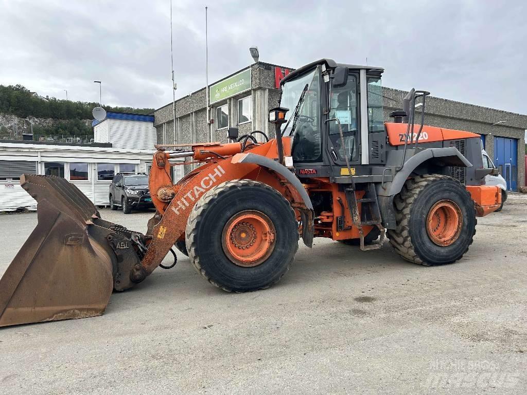 Hitachi ZW 220 Kolové nakladače