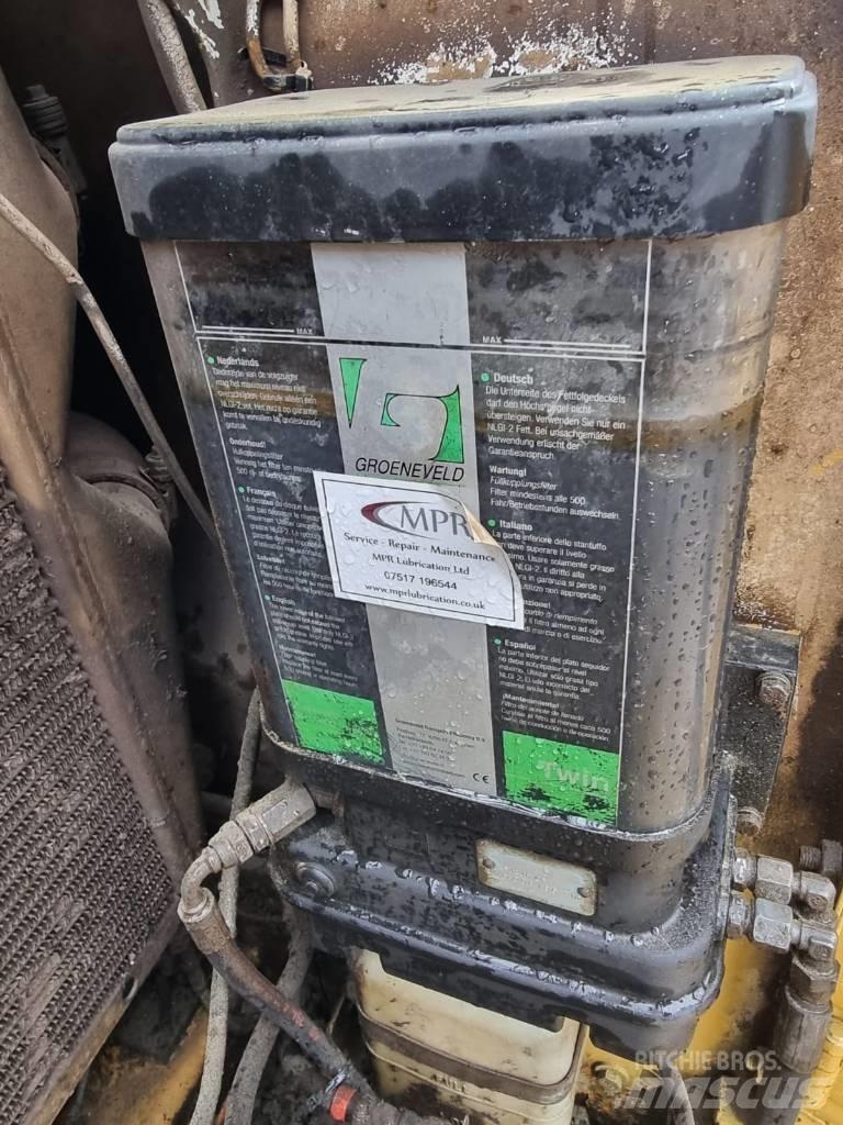 CAT M 325 D L MH Stroje pro manipulaci s odpadem