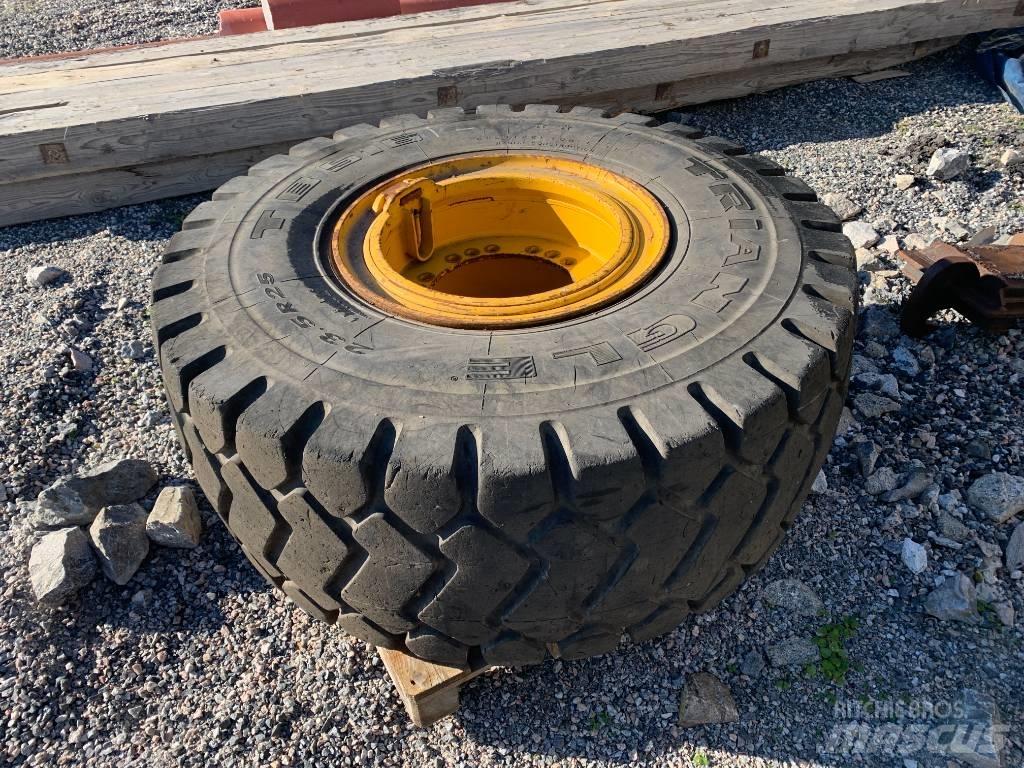 Volvo L90 L120 Pneumatiky, kola a ráfky