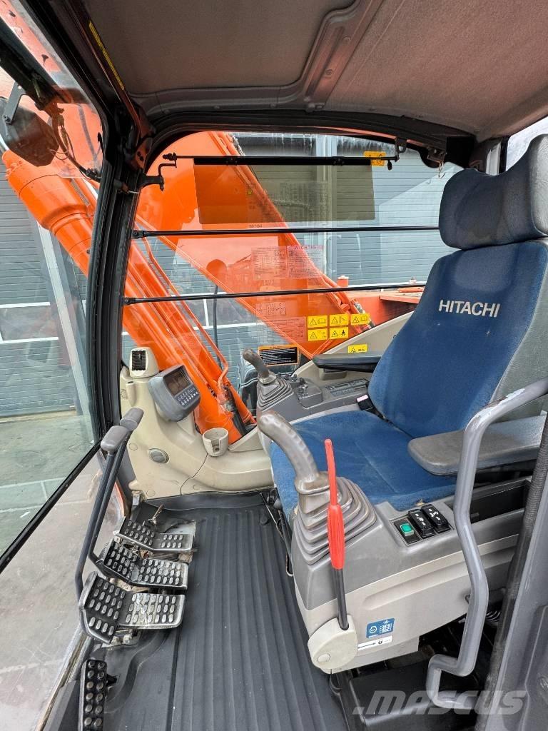 Hitachi ZX 250 LC-3 Pásová rýpadla