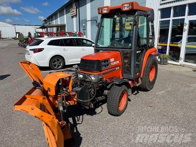 Kubota ST 30 Kompaktní traktory