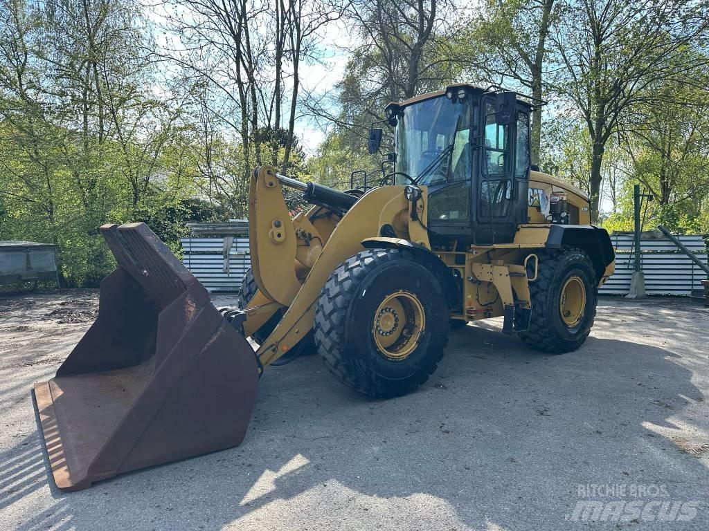 CAT 930M Kolové nakladače