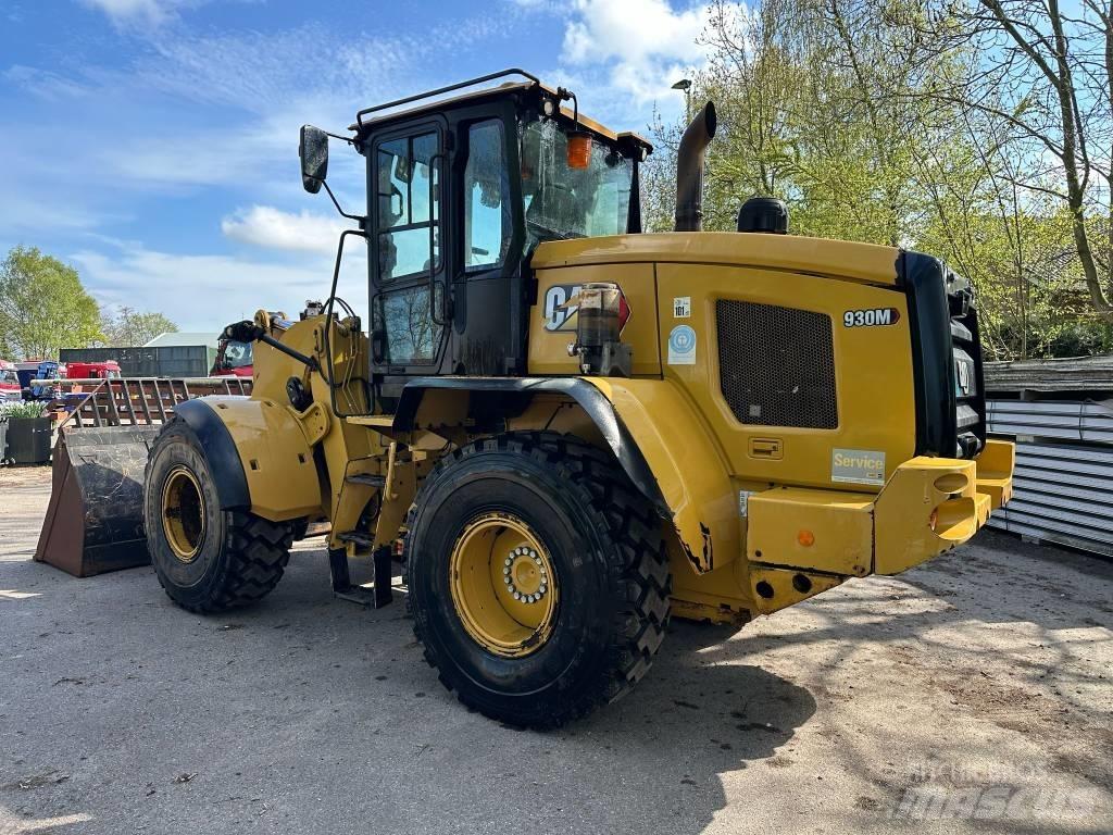 CAT 930M Kolové nakladače