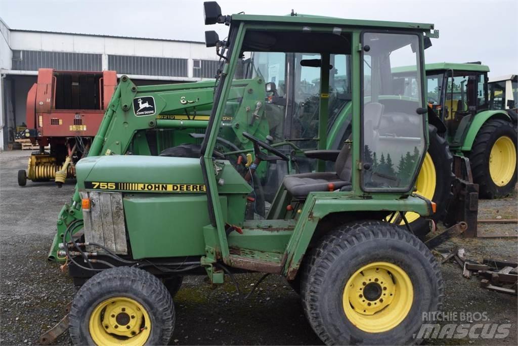 John Deere 755 Traktory