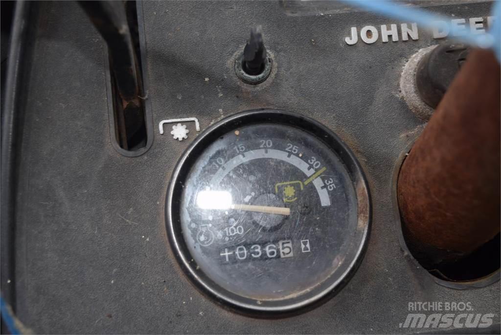 John Deere 755 Traktory