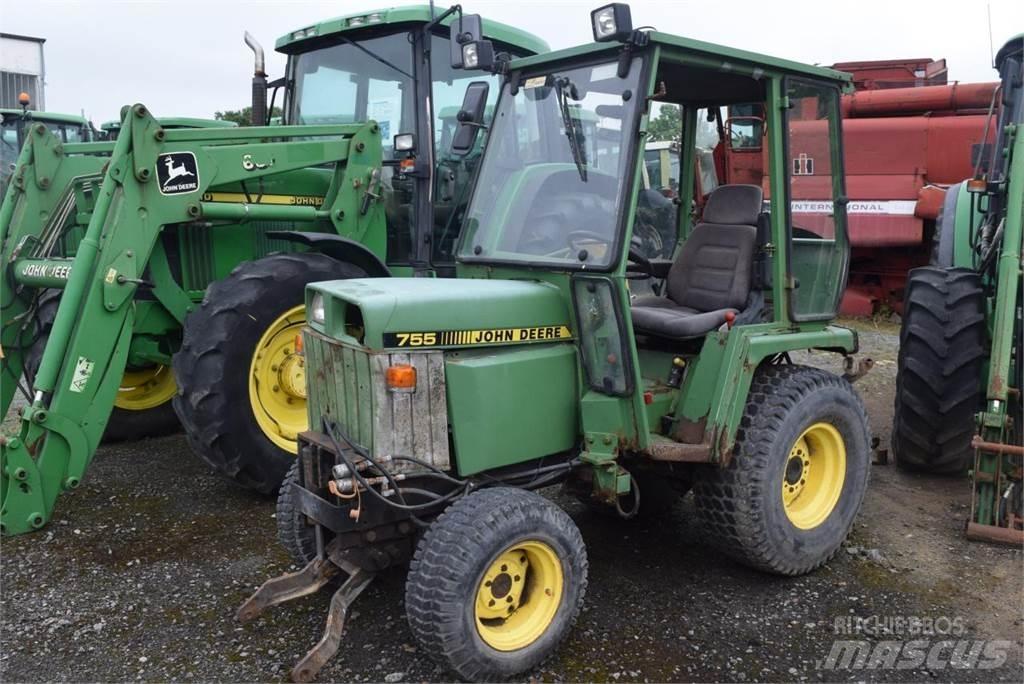 John Deere 755 Traktory