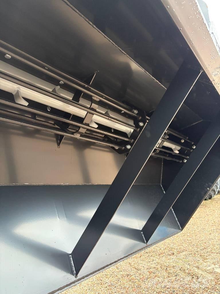 XYZ SANDSPRIDARE Sypače písku a soli