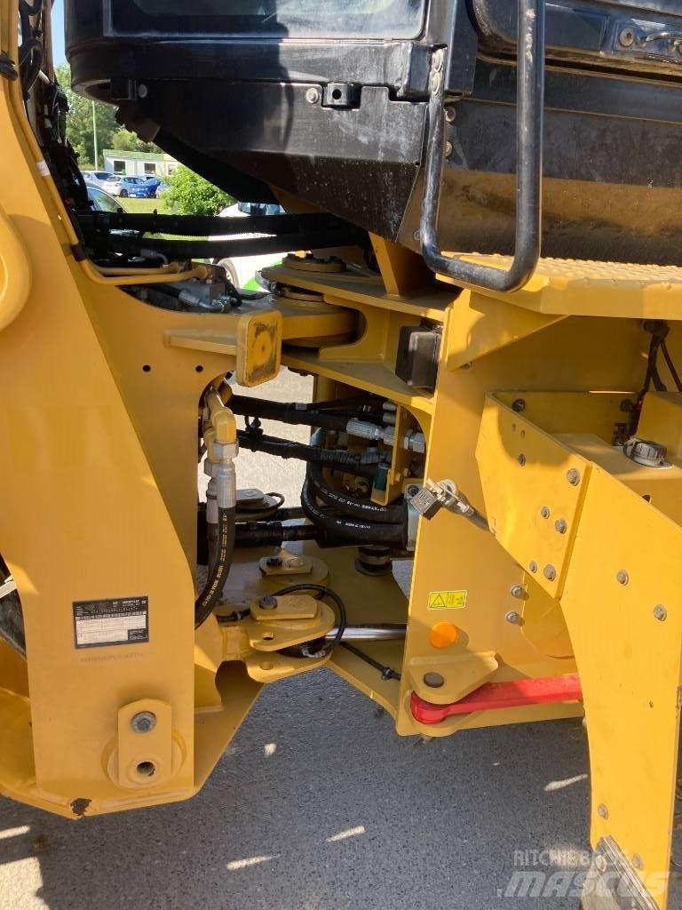 CAT 926M Kolové nakladače