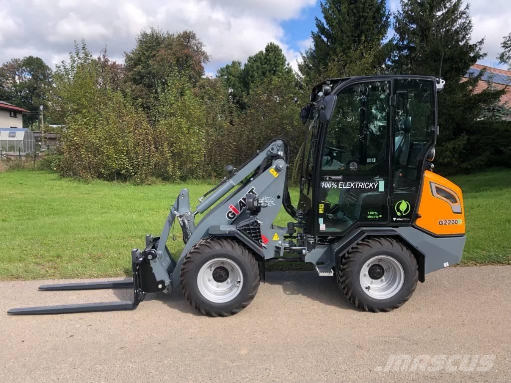 GiANT G 2200 E Víceúčelové nakladače