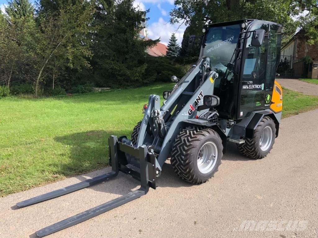 GiANT G 2200 E Víceúčelové nakladače