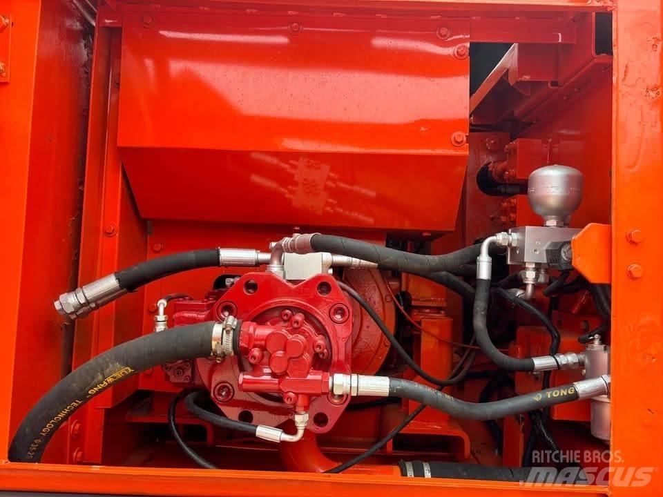 Doosan DX 225 LCA Pásová rýpadla