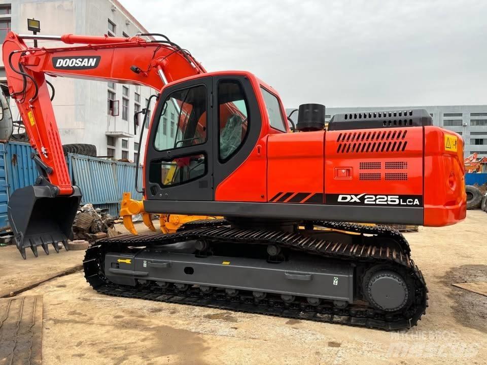 Doosan DX 225 LCA Pásová rýpadla