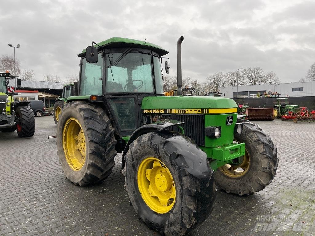 John Deere 2650 Traktory