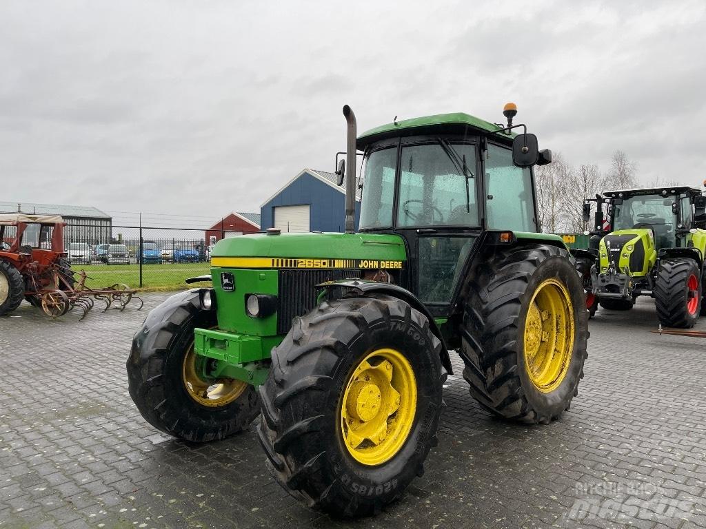 John Deere 2650 Traktory