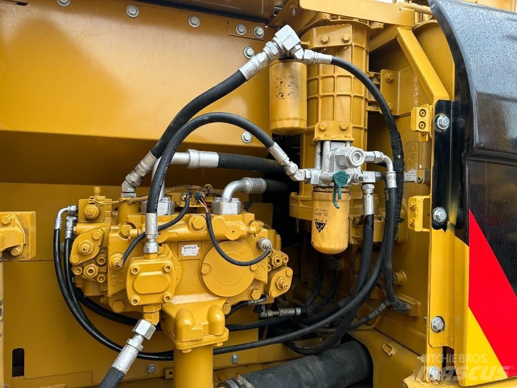 CAT 320 Pásová rýpadla