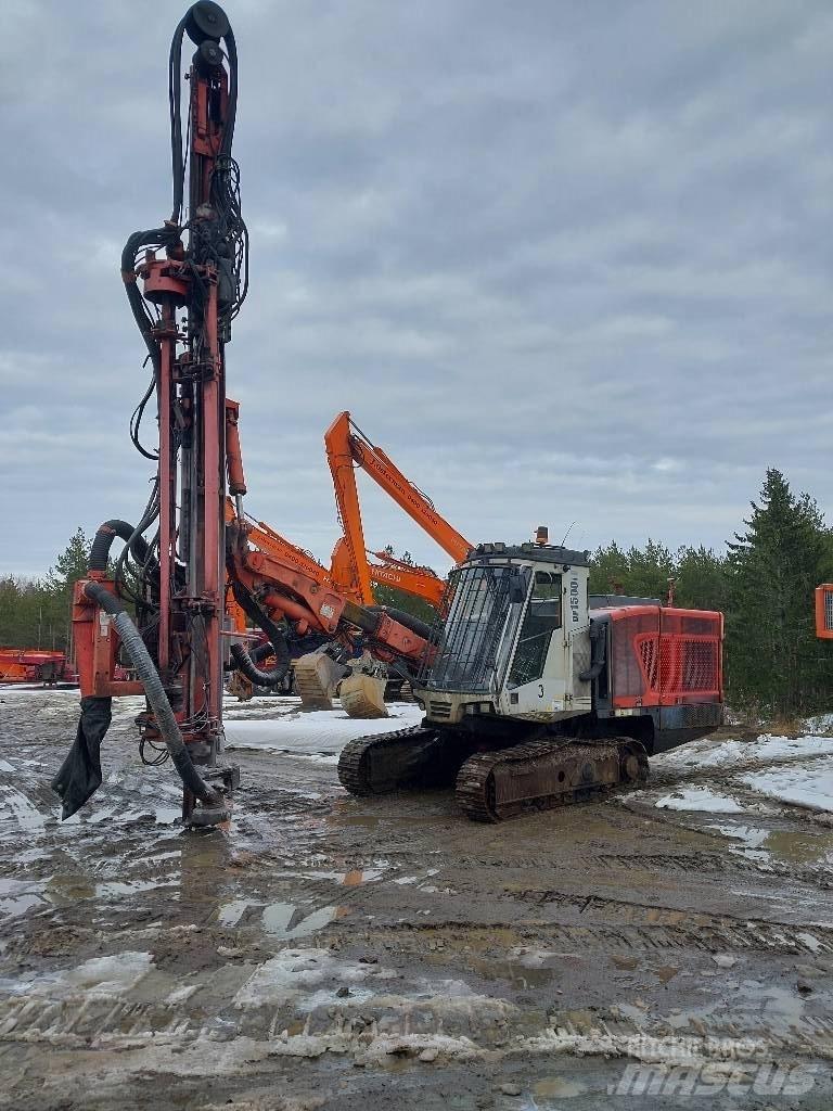 Sandvik DP 1500 i Povrchové vrtací stroje