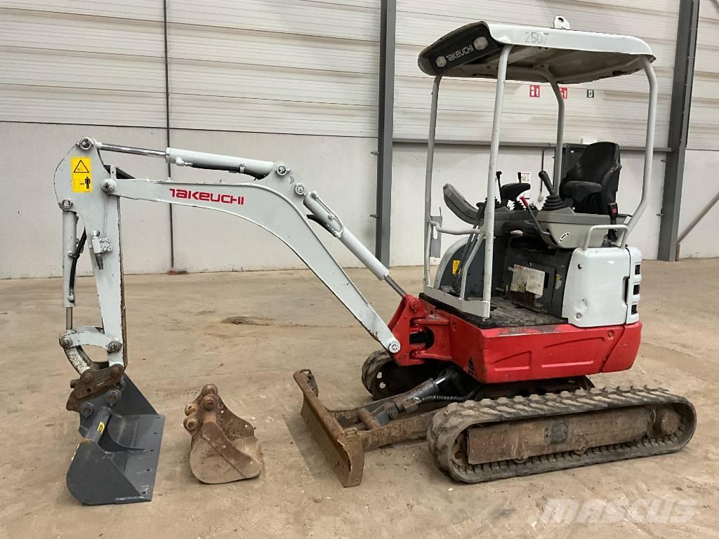 Takeuchi TB 215 R Mini rýpadla < 7t