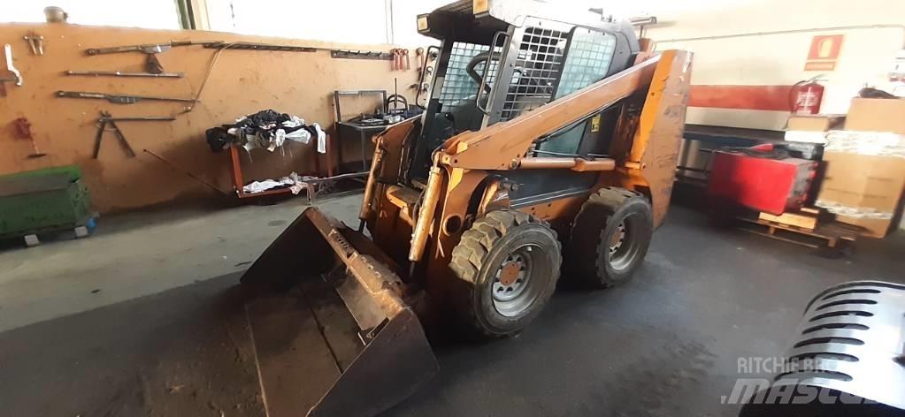 CASE 40XT Smykem řízené nakladače