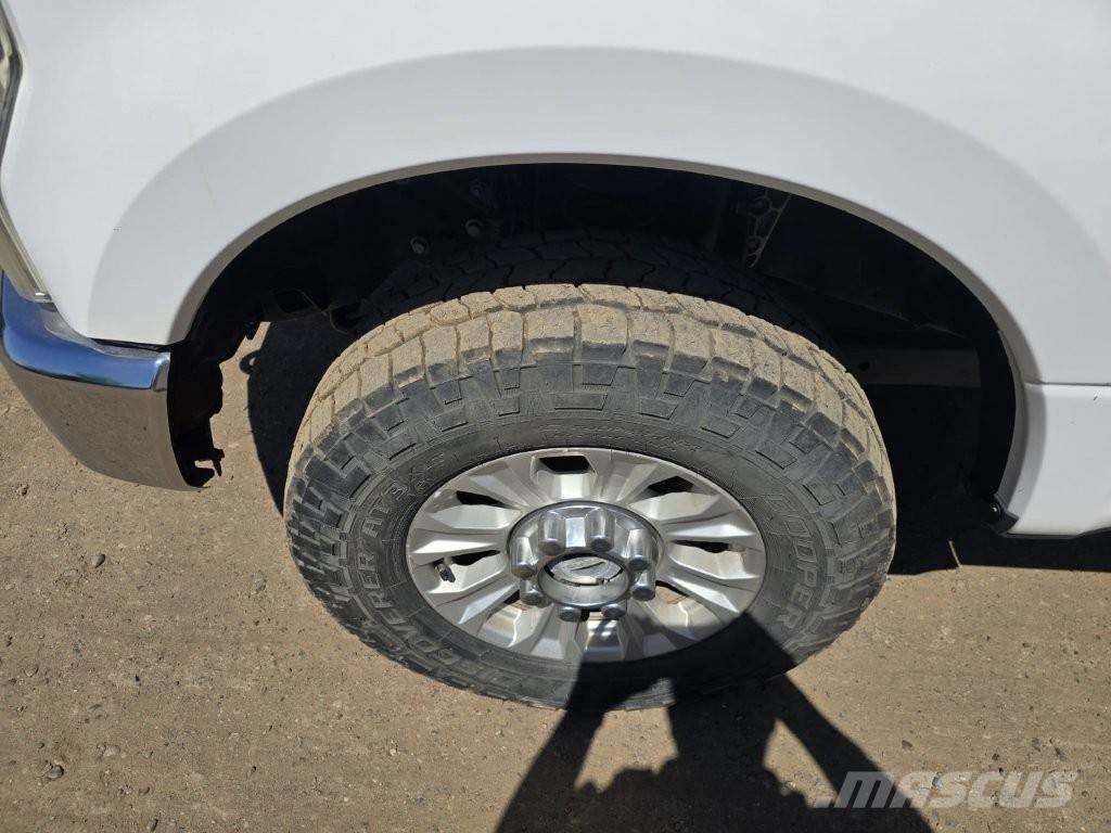 Ford F 250 FX4 Další