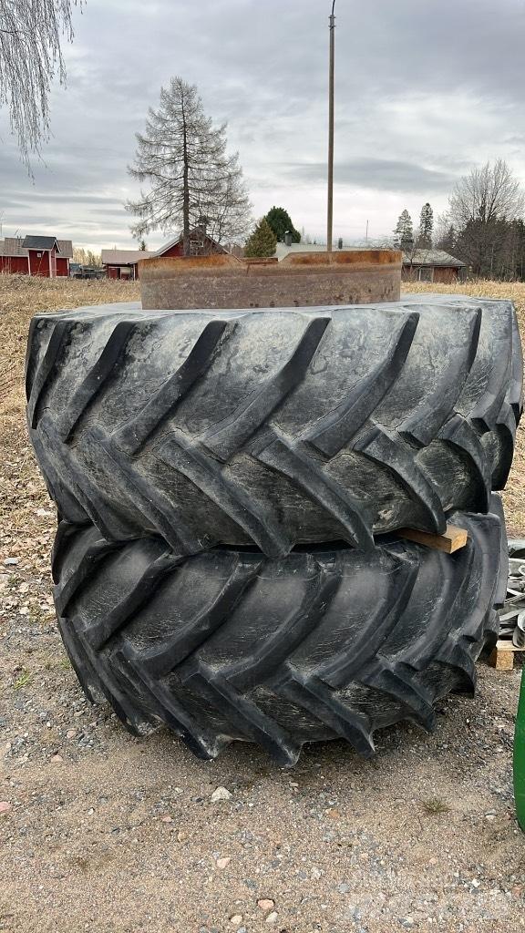 John Deere 4850 Traktory