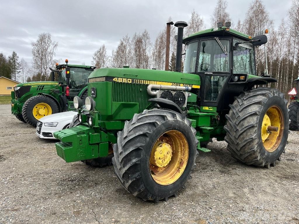 John Deere 4850 Traktory