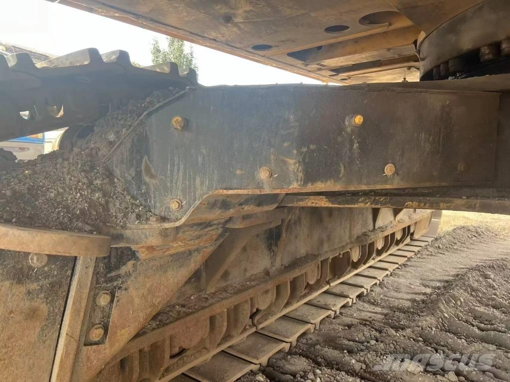 CAT 374 Pásová rýpadla