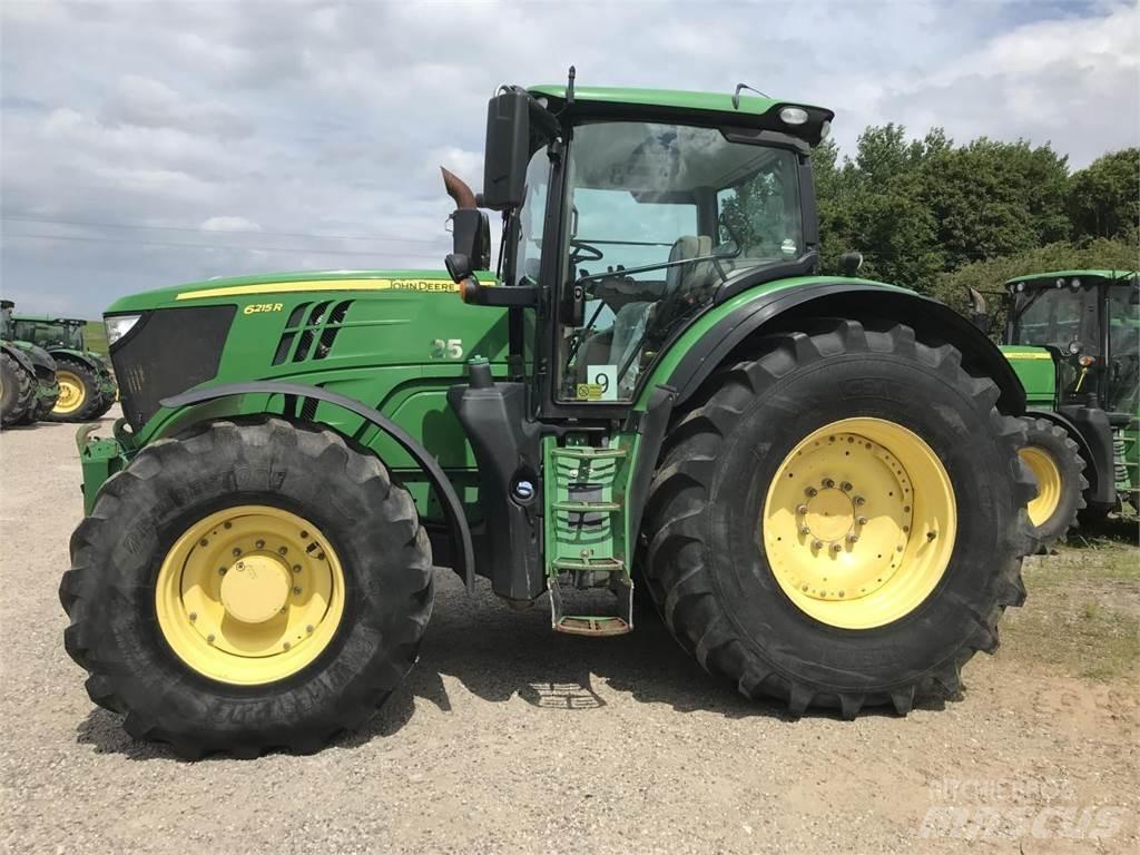 John Deere 6215R Traktory