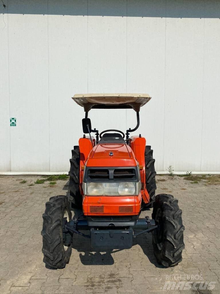 Kubota GL320 Kompaktní traktory