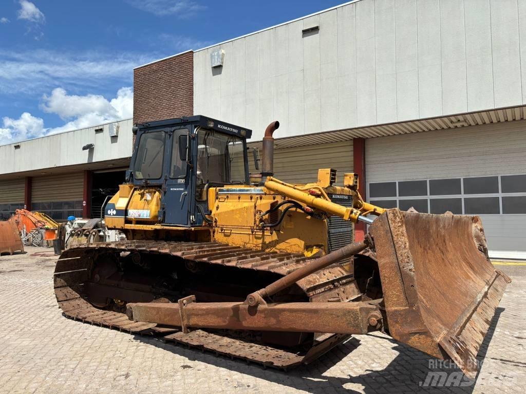 Komatsu D65PX-8 Pásové dozery