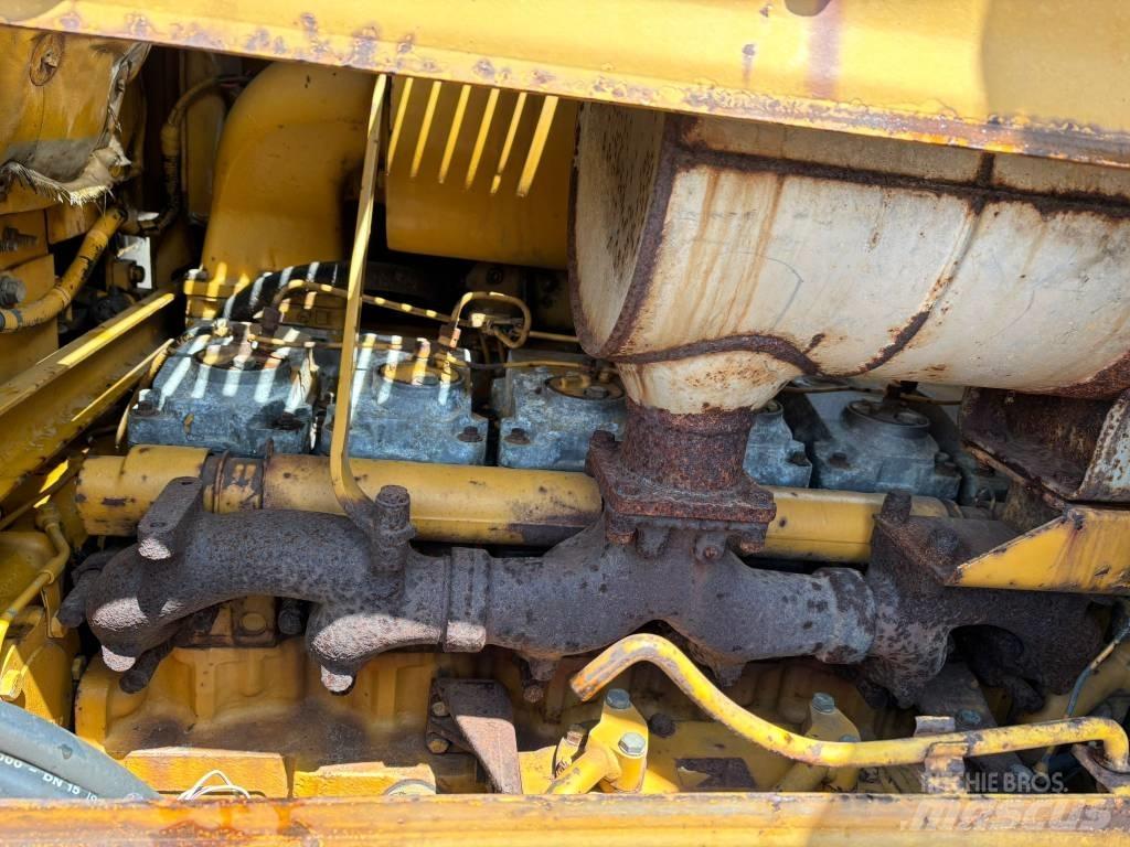 Komatsu D65PX-8 Pásové dozery