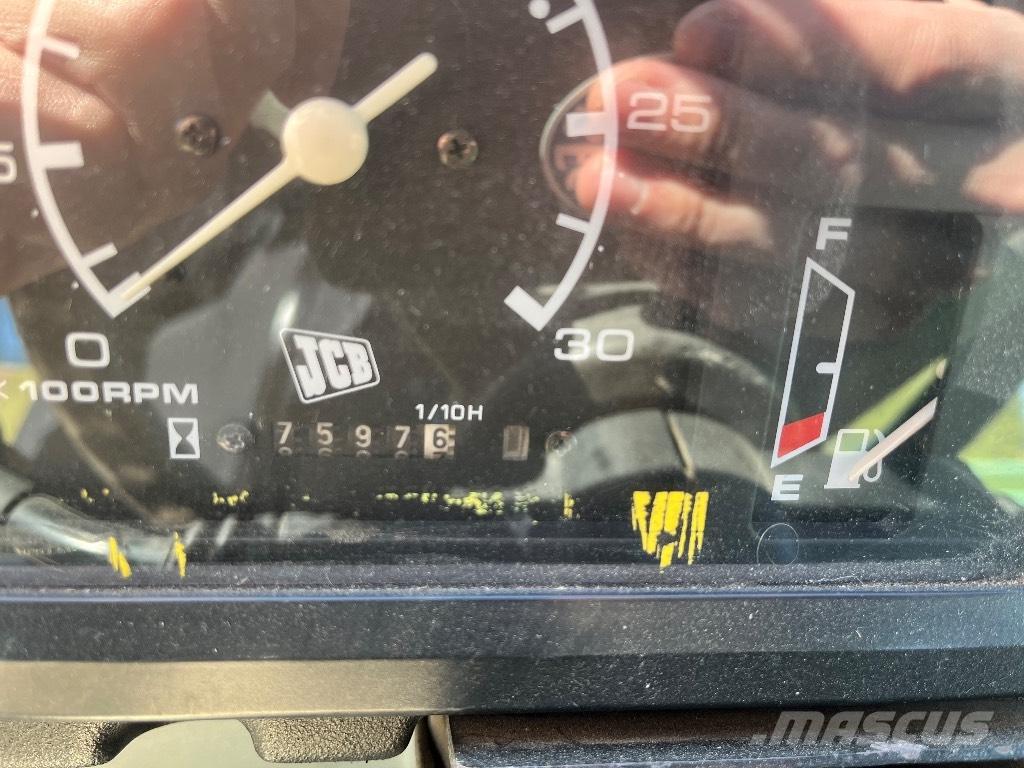 JCB Fastrac 155-65 Traktory