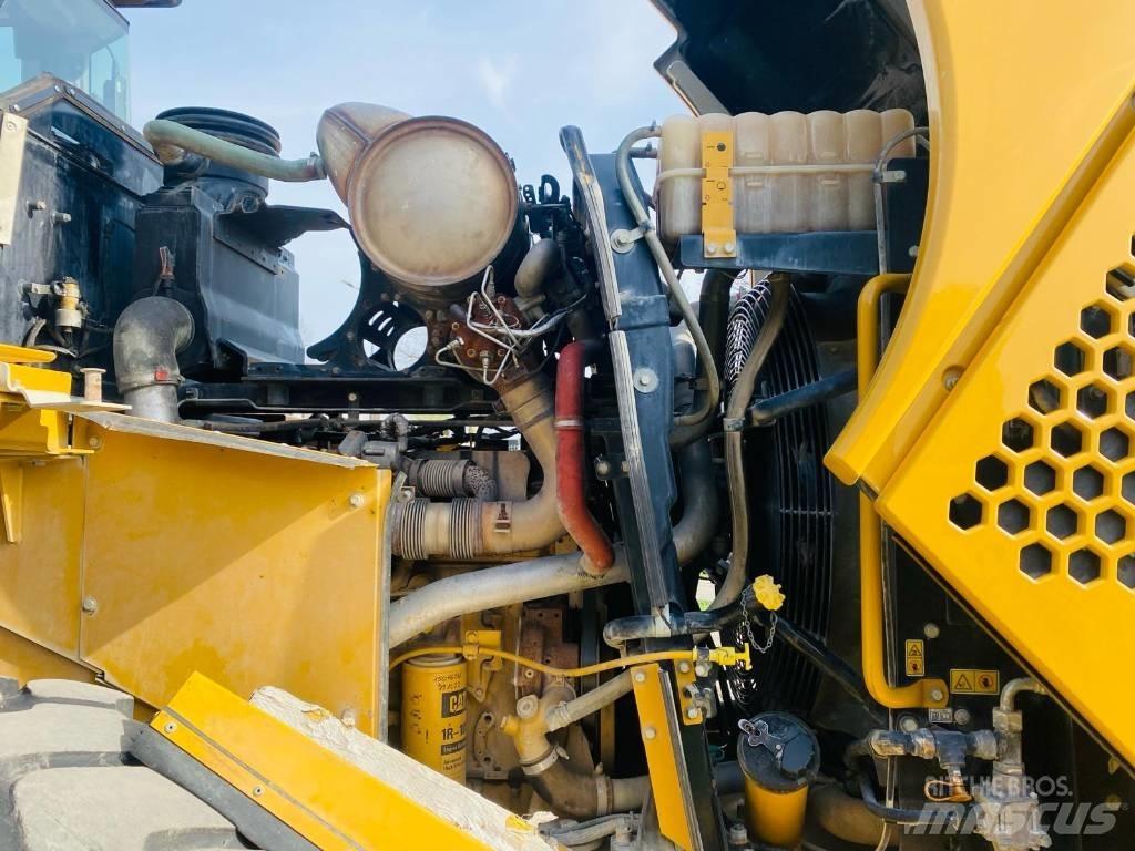 CAT 966k xe Kolové nakladače