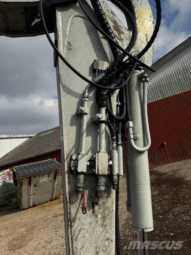 Takeuchi TB 370 Pásová rýpadla