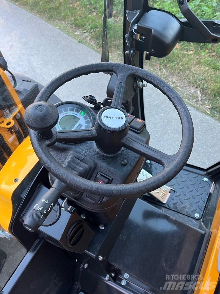 Schäffer 2430 SLT Smykem řízené nakladače