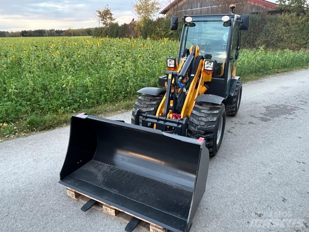 Schäffer 2430 SLT Smykem řízené nakladače