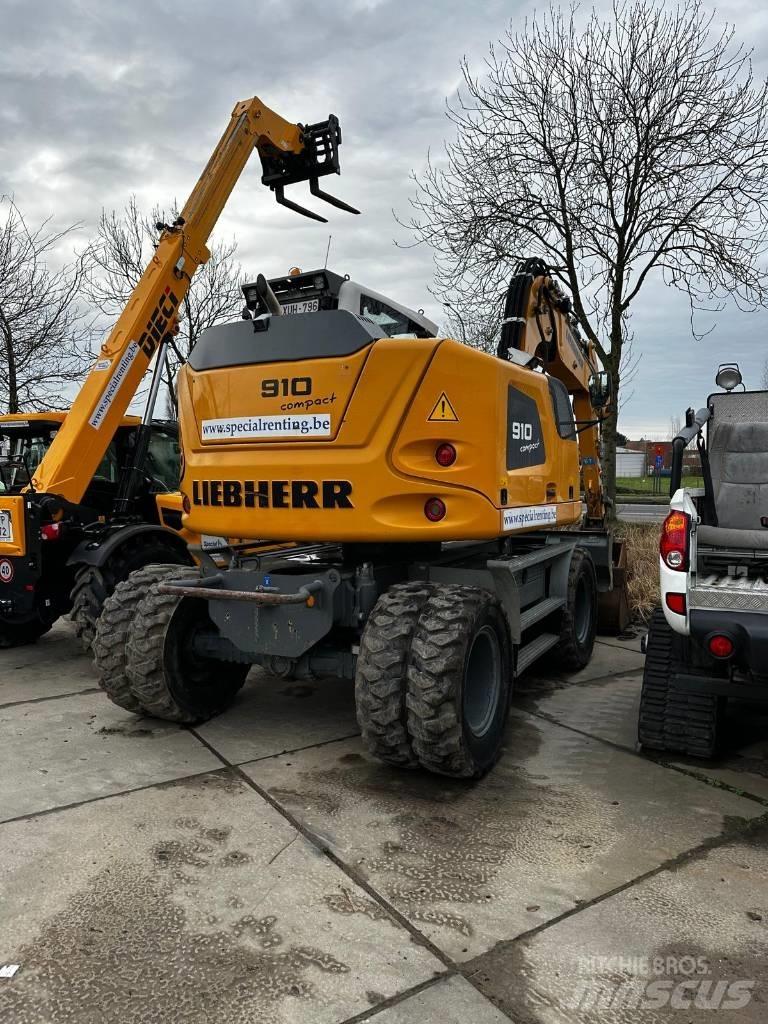 Liebherr 910 Compact Kolová rýpadla