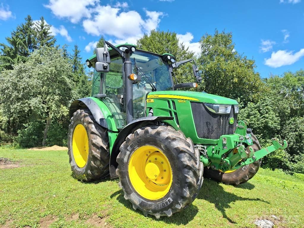 John Deere 5125R Traktory