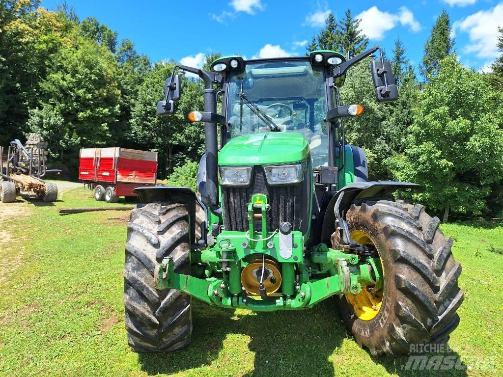 John Deere 5125R Traktory