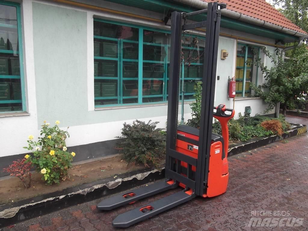 Linde L12 /379/ V-2097 Samohybné vozíky