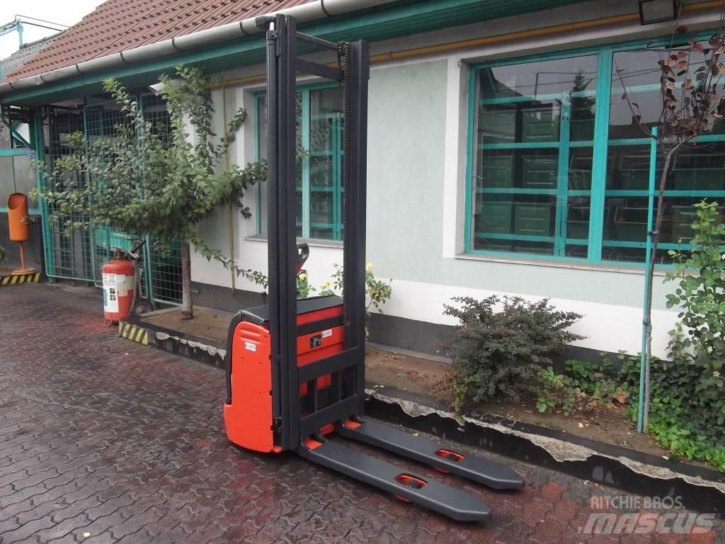 Linde L12 /379/ V-2097 Samohybné vozíky