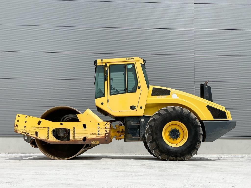 Bomag BW 216 DH-4i Tahačové válce