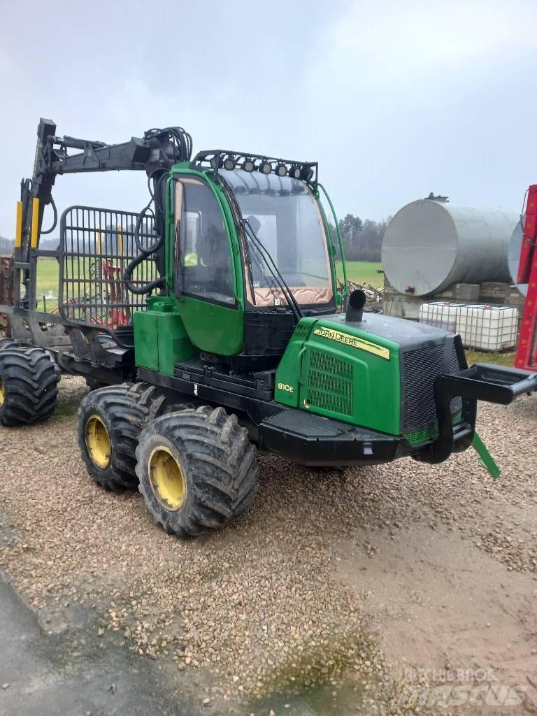 John Deere 810E Vyvážecí traktory