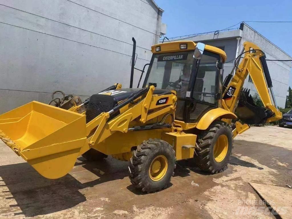 CAT 420F Rýpadlo-nakladače
