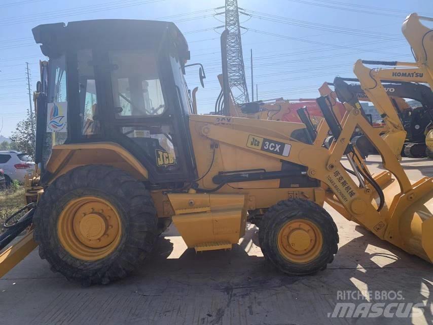 JCB 3 CX Kolové nakladače