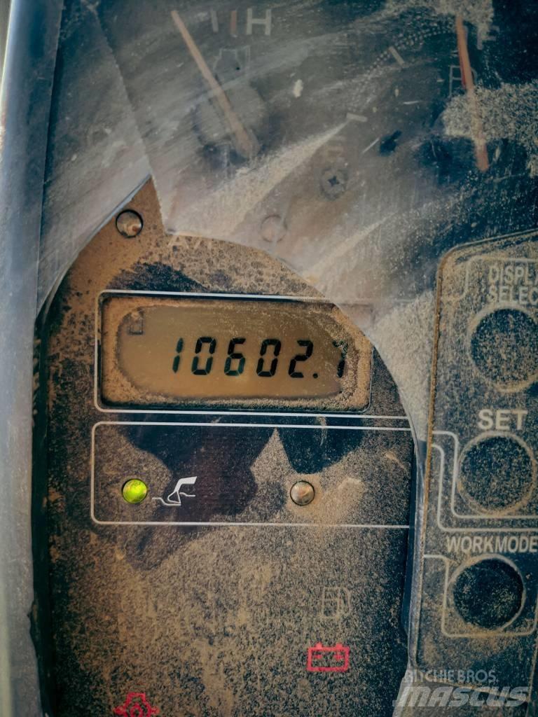 John Deere 330 CLC Pásová rýpadla