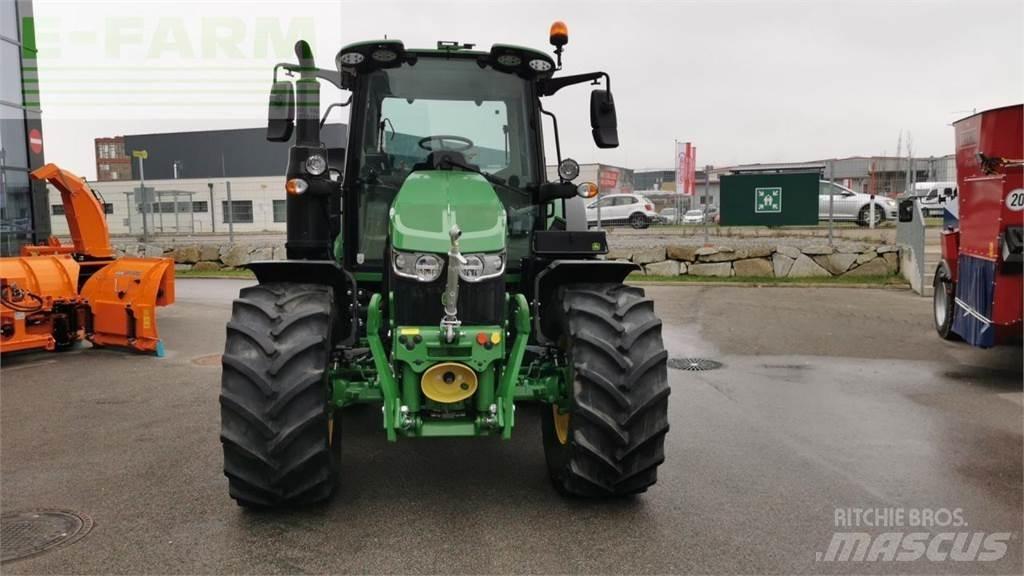 John Deere 6120M Traktory